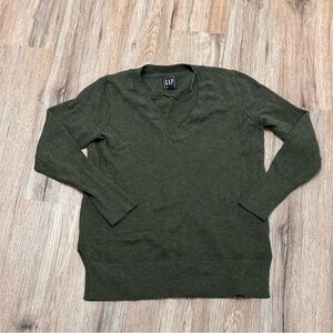 GAP Women's V-Neck Pullover Sweater M Olive Green Long Sleeve Casual Semi-Formal